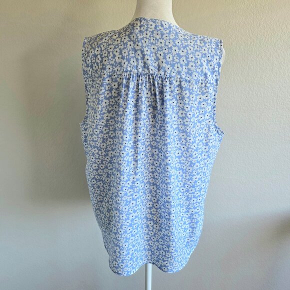 J. Crew Blouse Popover Top Blue White Floral Button Sleeveless Soft Silky Size M - Picture 4 of 7